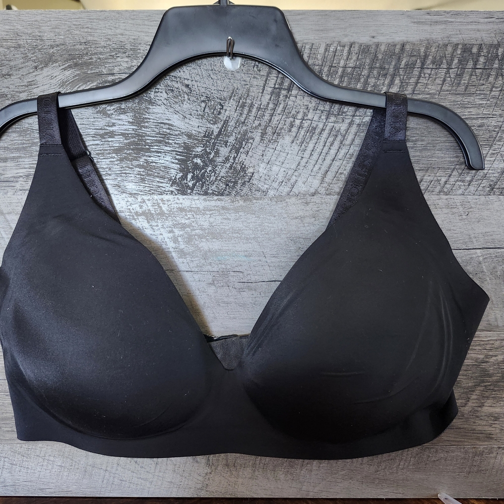 Victoria's Secret Black Wire Free Seamless Tshirt Bra. Size XXL